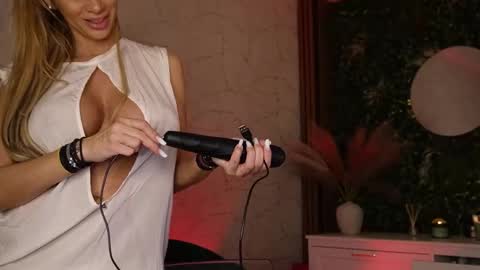 Anysia online show from December 23, 5:38 am