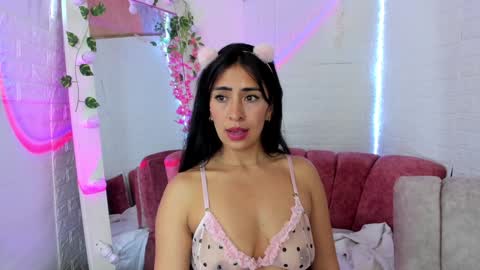 Snapshot of angela_black_hair chatting on December 13, 6:10 am Angela black hair online show from December 13, 6:10 am