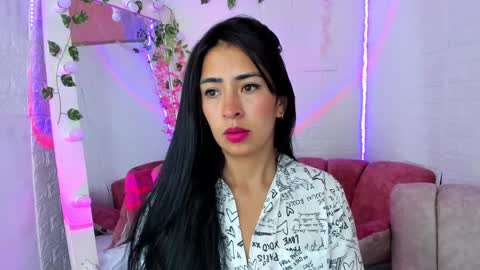Snapshot of angela_black_hair chatting on December 14, 10:45 am Angela black hair online show from December 14, 10:45 am