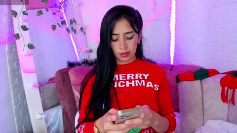 Snapshot of angela_black_hair chatting on December 15, 10:58 pm Angela black hair online show from December 15, 10:58 pm
