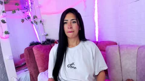 Snapshot of angela_black_hair chatting on December 16, 11:22 am Angela black hair online show from December 16, 11:22 am
