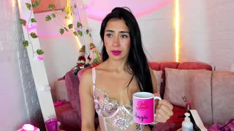 Snapshot of angela_black_hair chatting on December 25, 1:51 pm Angela black hair online show from December 25, 1:51 pm