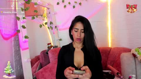 Snapshot of angela_black_hair chatting on December 28, 3:04 pm Angela black hair online show from December 28, 3:04 pm