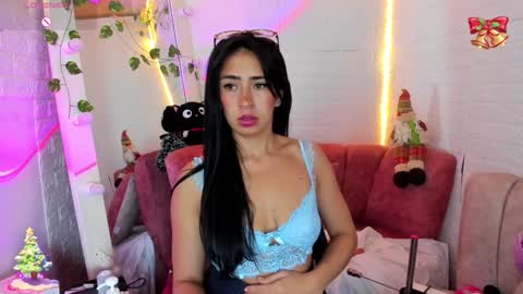 Snapshot of angela_black_hair chatting on December 30, 11:59 am Angela black hair online show from December 30, 11:59 am