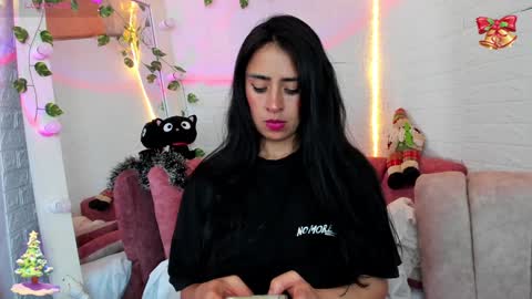Snapshot of angela_black_hair chatting on January 5, 11:55 pm Angela black hair online show from January 5, 11:55 pm