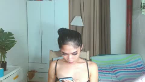 Snapshot of angela_mccollins chatting on January 15, 9:09 pm angela online show from January 15, 9:09 pm