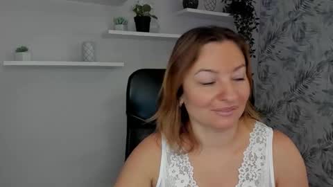 Snapshot of angela_samt chatting on September 15, 5:40 am Angela online show from September 15, 5:40 am