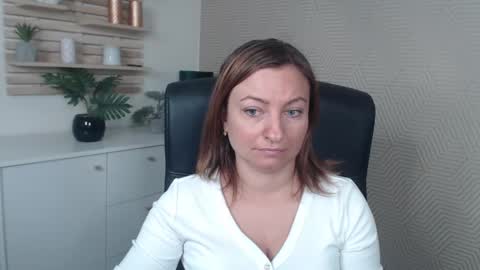 Snapshot of angela_samt chatting on September 22, 5:42 am Angela online show from September 22, 5:42 am