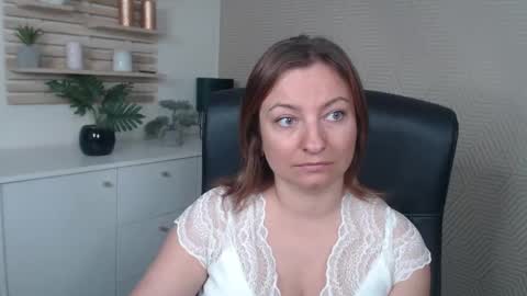 Snapshot of angela_samt chatting on September 23, 6:27 am Angela online show from September 23, 6:27 am