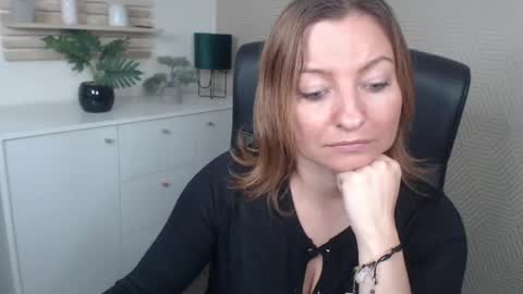 Snapshot of angela_samt chatting on September 24, 7:12 am Angela online show from September 24, 7:12 am