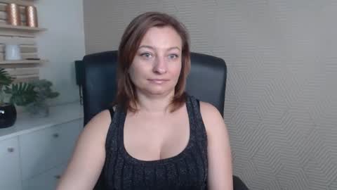 Snapshot of angela_samt chatting on October 21, 5:41 am Angela online show from October 21, 5:41 am