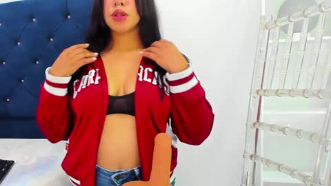 Snapshot of angela_santana_ chatting on January 14, 7:21 pm Angela online show from January 14, 7:21 pm