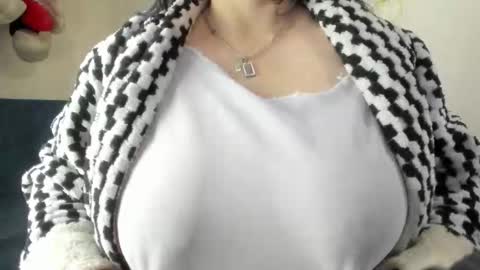 Snapshot of angela_suaza chatting on November 10, 2:10 am Angela online show from November 10, 2:10 am