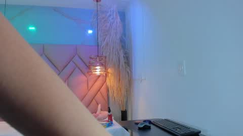 ANGELA online show from December 14, 1:05 pm