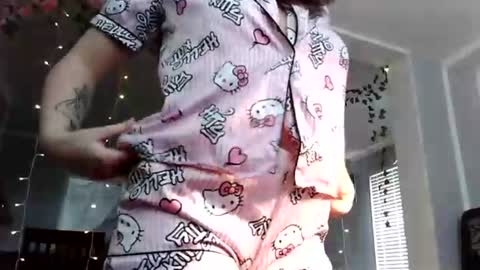 Snapshot of angelalice555 chatting on August 7, 2:41 pm angelalice555 online show from August 7, 2:41 pm
