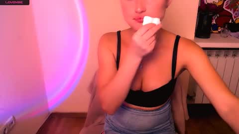 Snapshot of angelalice_ chatting on September 30, 10:20 am Alice online show from September 30, 10:20 am