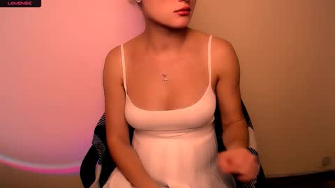 Snapshot of angelalice_ chatting on October 24, 6:32 am Alice online show from October 24, 6:32 am