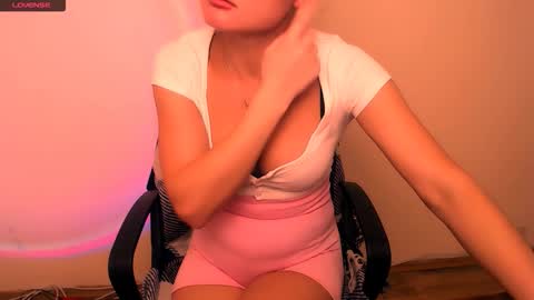 Snapshot of angelalice_ chatting on October 27, 10:52 am Alice online show from October 27, 10:52 am