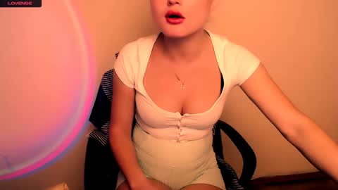 Snapshot of angelalice_ chatting on October 30, 9:22 am Alice online show from October 30, 9:22 am