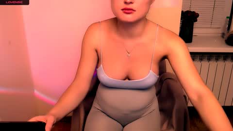 Snapshot of angelalice_ chatting on November 11, 8:58 am Alice online show from November 11, 8:58 am