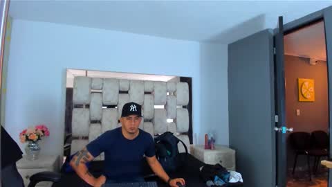 Angel And Cris online show from September 18, 12:07 pm