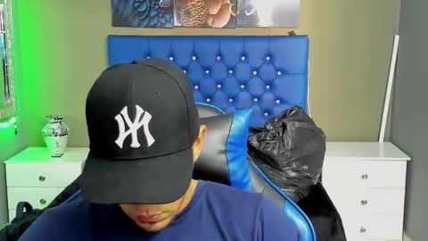 Angel And Cris online show from September 24, 11:57 am