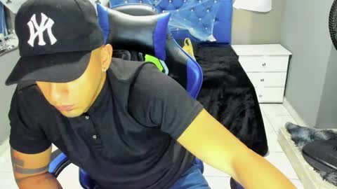 Angel And Cris online show from October 24, 12:12 pm