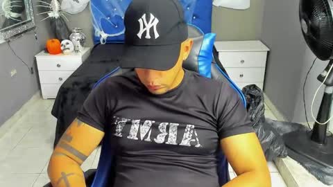 Angel And Cris online show from October 28, 12:09 pm