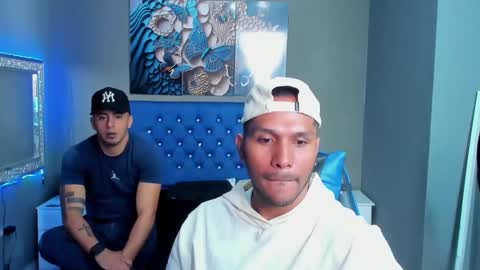 Angel And Cris online show from November 4, 12:37 pm