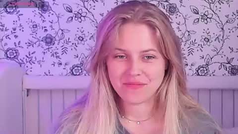Snapshot of angelanty chatting on July 19, 10:19 am Darsi Anty online show from July 19, 10:19 am