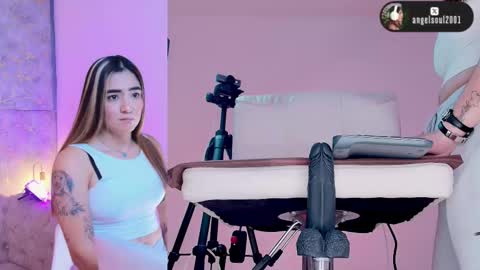 Snapshot of angelcb_ chatting on February 11, 8:08 am angel online show from February 11, 8:08 am