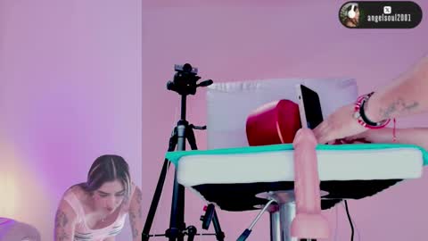 Snapshot of angelcb_ chatting on February 25, 7:40 am angel online show from February 25, 7:40 am