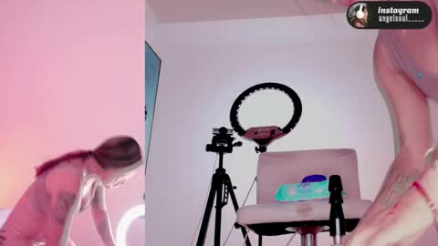 Snapshot of angelcb_ chatting on March 1, 8:38 am angel online show from March 1, 8:38 am