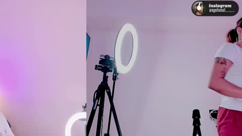 Snapshot of angelcb_ chatting on March 18, 8:17 am angel online show from March 18, 8:17 am