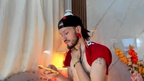 Snapshot of angeldamianart chatting on February 4, 7:31 pm angeldamianart online show from February 4, 7:31 pm