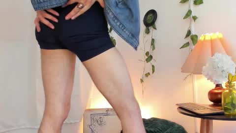 Snapshot of angeldamianart chatting on February 9, 7:18 pm angeldamianart online show from February 9, 7:18 pm