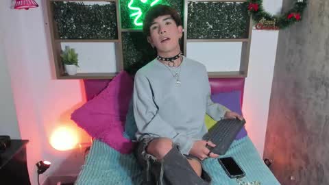 Snapshot of angeldust_19 chatting on November 21, 4:00 am Angel dust online show from November 21, 4:00 am