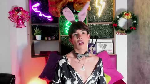 Snapshot of angeldust_19 chatting on December 4, 3:05 am Angel dust online show from December 4, 3:05 am