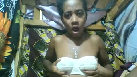 Snapshot of angelettee chatting on June 8, 2:23 am Angelettee online show from June 8, 2:23 am
