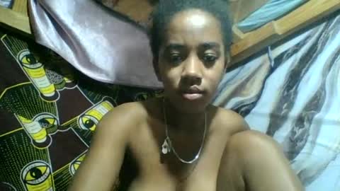 Snapshot of angelettee chatting on June 14, 4:03 am Angelettee online show from June 14, 4:03 am