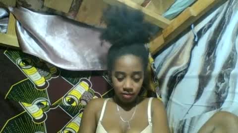 Snapshot of angelettee chatting on June 15, 4:47 am Angelettee online show from June 15, 4:47 am