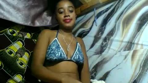 Snapshot of angelettee chatting on June 26, 7:40 pm Angelettee online show from June 26, 7:40 pm
