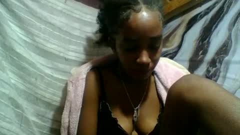 Snapshot of angelettee chatting on July 3, 9:21 pm Angelettee online show from July 3, 9:21 pm