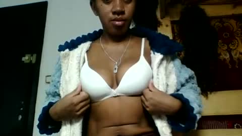 Snapshot of angelettee chatting on July 6, 10:12 am Angelettee online show from July 6, 10:12 am