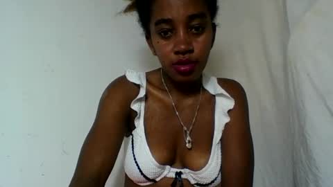 Snapshot of angelettee chatting on July 8, 7:35 am Angelettee online show from July 8, 7:35 am
