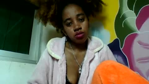Snapshot of angelettee chatting on July 10, 9:01 am Angelettee online show from July 10, 9:01 am