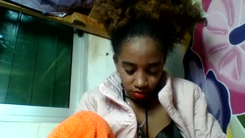 Snapshot of angelettee chatting on July 28, 7:39 pm Angelettee online show from July 28, 7:39 pm