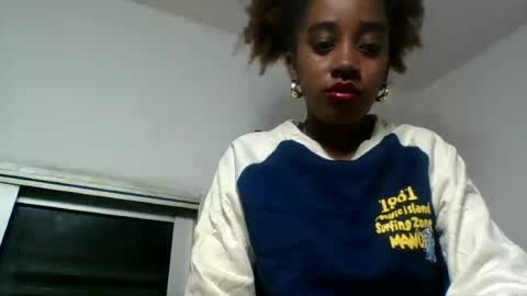 Snapshot of angelettee chatting on August 7, 8:27 am Angelettee online show from August 7, 8:27 am