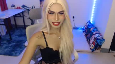 DIVINE ANGEL online show from February 17, 6:21 am