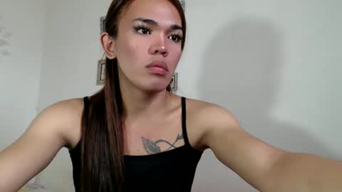 Snapshot of angelic_slutxx chatting on December 10, 2:05 am Yhanna online show from December 10, 2:05 am